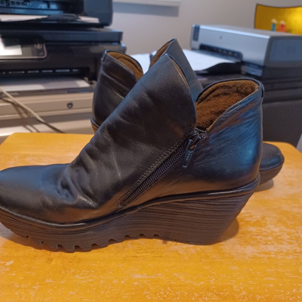 Women's black Dress Boots - hardly worn - great shape and would look great - Picture 3 of 5